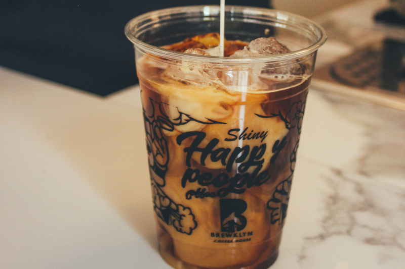 Café en vaso transparente